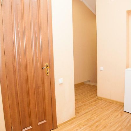 Semi-Luxury Apartment On Zhukovskogo Street 57 Zaporizhia 外观 照片