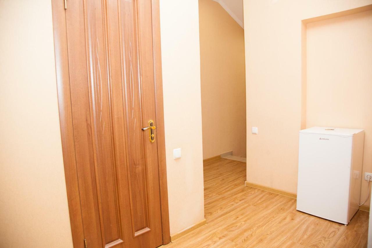 Semi-Luxury Apartment On Zhukovskogo Street 57 Zaporizhia 外观 照片