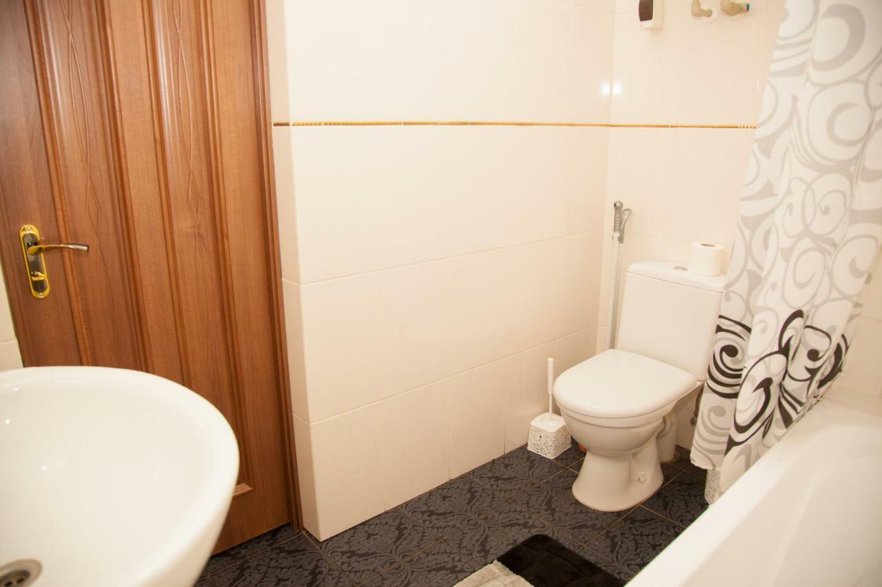 Semi-Luxury Apartment On Zhukovskogo Street 57 Zaporizhia 外观 照片