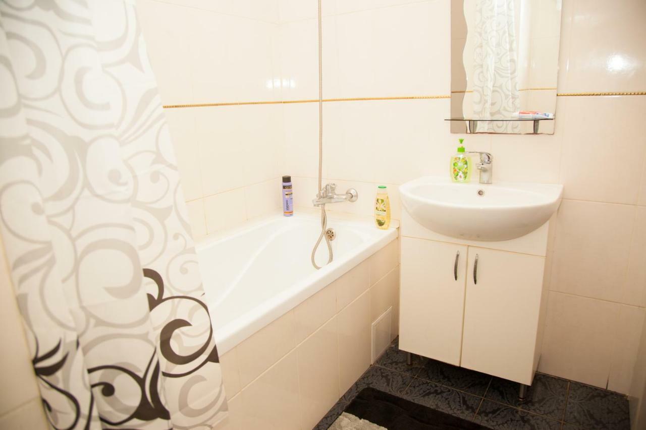 Semi-Luxury Apartment On Zhukovskogo Street 57 Zaporizhia 外观 照片