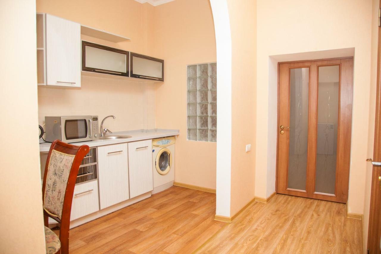 Semi-Luxury Apartment On Zhukovskogo Street 57 Zaporizhia 外观 照片